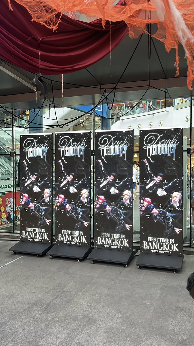 spkblablaaa's tweet image. ป้ายที่ terminal 21 ฟินมากก มีแต่เพ้บเต็มไปหมดเลย ㅜ ㅜ💙💜🩷❤️🖤
#TtoAProjectTH
#พบPLAVEทั่วไทย 
#2025_PLAVE_Asia_Tour 
#DASH_Quantum_Leap
#PLAVEBKK2025