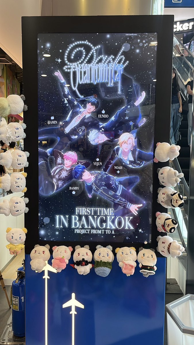 spkblablaaa's tweet image. ป้ายที่ terminal 21 ฟินมากก มีแต่เพ้บเต็มไปหมดเลย ㅜ ㅜ💙💜🩷❤️🖤
#TtoAProjectTH
#พบPLAVEทั่วไทย 
#2025_PLAVE_Asia_Tour 
#DASH_Quantum_Leap
#PLAVEBKK2025