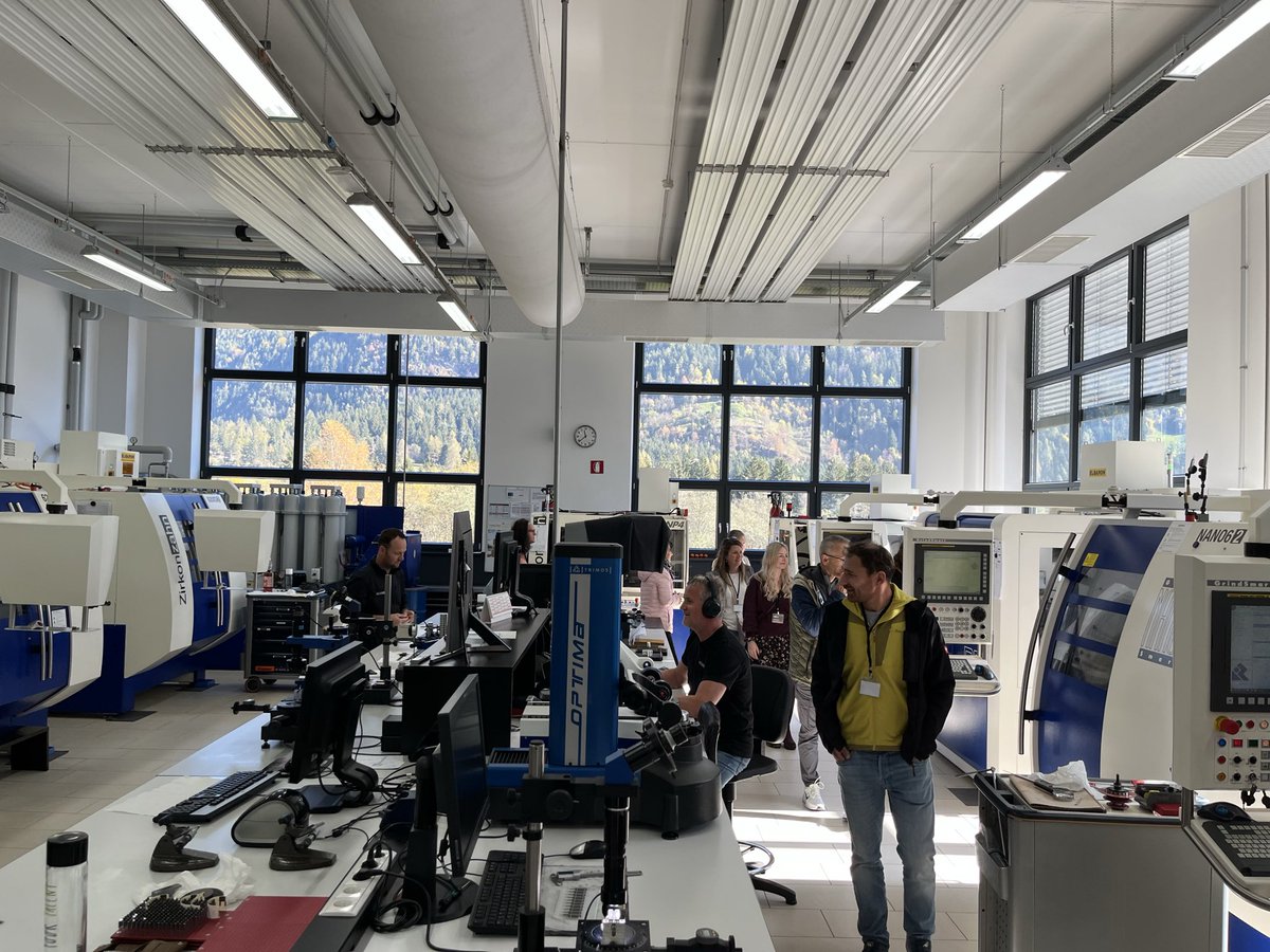ZTM_ArminWagner's tweet photo. Zu Gast bei Zirkonzahn in Südtirol 🏔️🇮🇹
Technologie trifft Leidenschaft: Ein spannender Tag voller Einblicke, Ideen und Inspiration für die Zahntechnik von morgen. 💡🦷

#Dentaldesign #Zirkonzahn #Innovation https://t.co/NyB674uSPg
