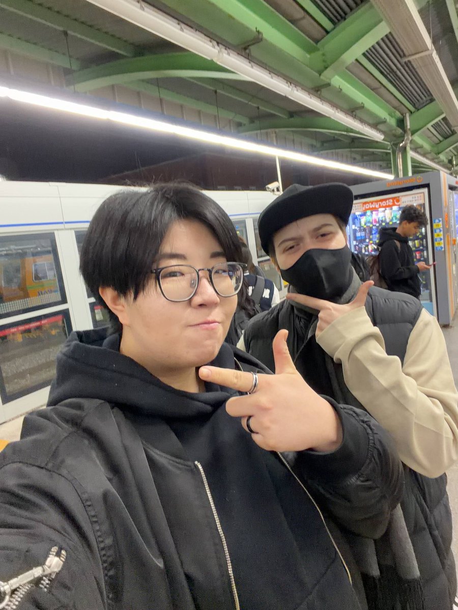 арден tweet media