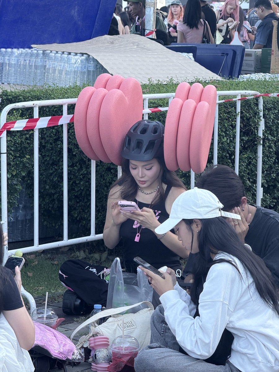 โ อ ยี ฟ เ ด้ อ ᵀʰᵘⁿᵈᵉʳ tweet media