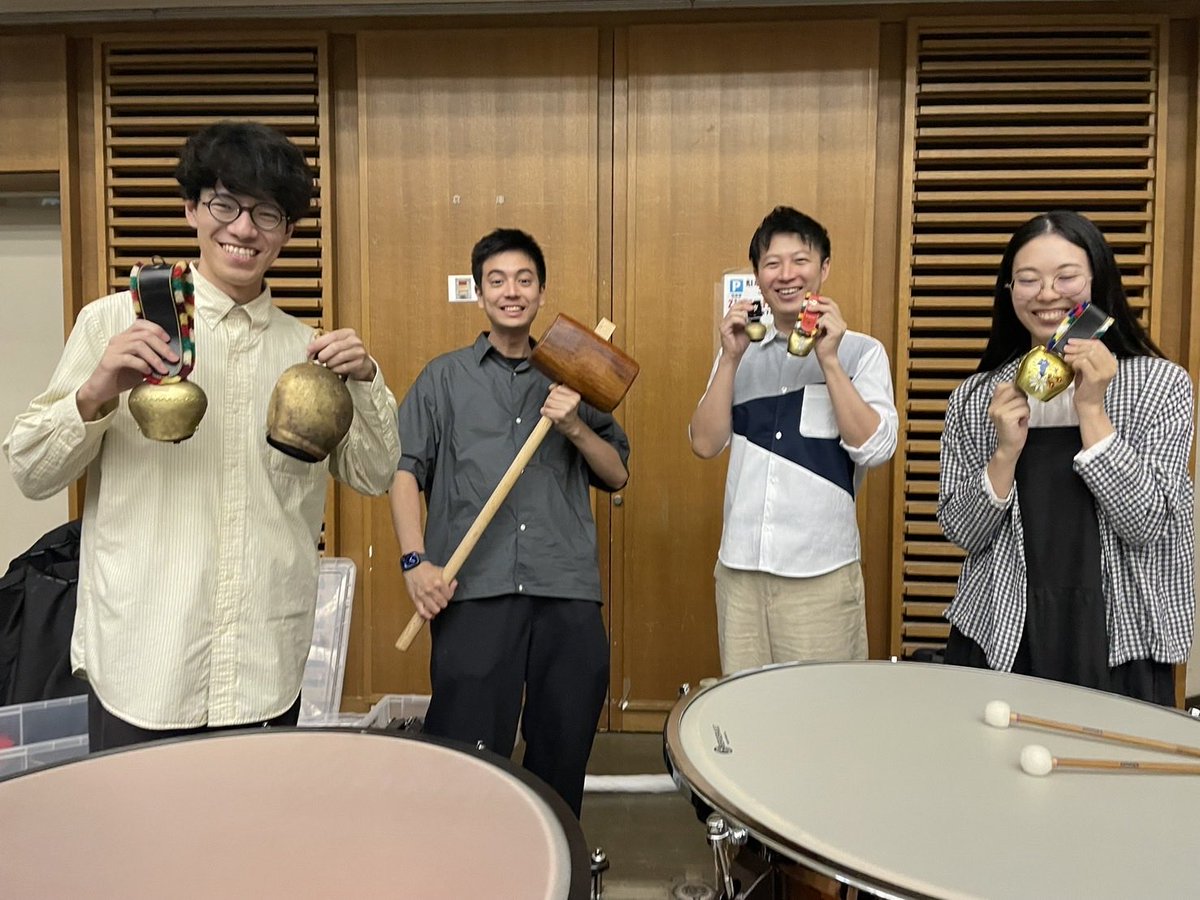 🎉本番まであと1ヶ月🎉

打楽器パートです🥁
今回演奏するマーラーの6番では、様々な打楽器が登場します！ハンマーを振り下ろしたり、木の棒の束を打ち鳴らしたり、牛の気持ちに思いを馳せたりしている打楽器パートにぜひご注目ください🐮🔔🔨