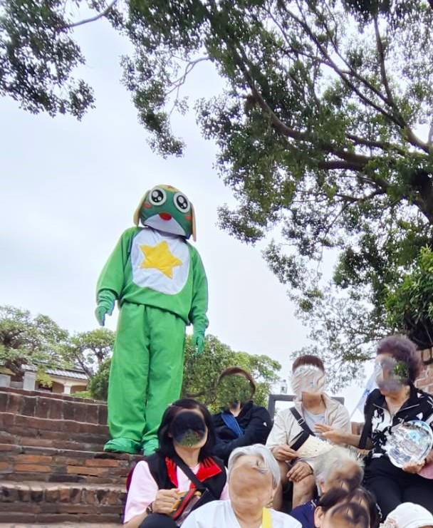 Keroro_3's tweet photo. 今天早上Keroro來台南安平古堡參加「2025王城影像文化成果展」,朋友拍攝的有幾張特殊的照片🤣
#安平古堡 #AnpingOldFort #熱蘭遮城 #FortZeelandia #安平 #Anping #台南 #Tainan #Taiwan #Keroro #Keroro軍曹 #ケロロ軍曹 #KeroroGunso #SgtFrog #cosplay https://t.co/thm1wmSQeT