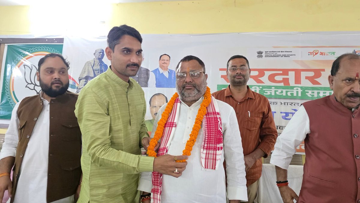 vindeshpandey_'s tweet photo. देवरिया कार्यालय पर श्रद्धेय लौह पुरुष सरदार बल्लभ भाई पटेल की 150 वीं जयंती पर आयोजित"जिला कार्यशाला"में प्रतिभा�� किया जिसमें मुख्य अतिथि के रूप में जिला प्रभारी श्री संतराज यादव जिलाध्यक्ष श्री भूपेंद्र सिंह जिला पदाधिकारी सहित सभी मण्डल अध्यक्ष मण्डल प्रभारी उपस्थित रहे। https://t.co/xzcv7g0oJU