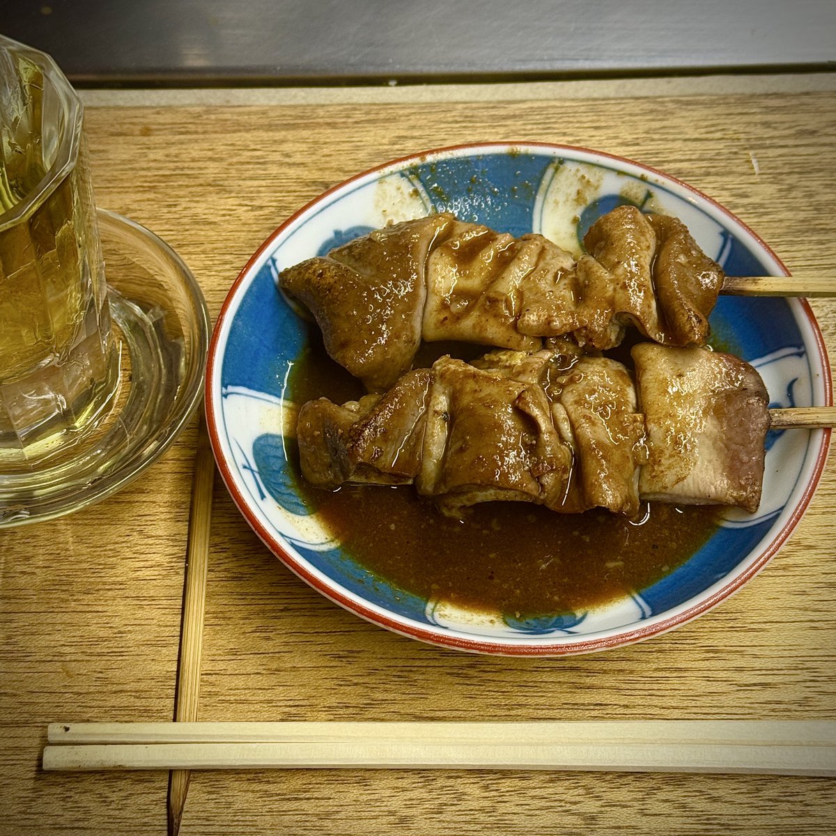 tinytinykingdom's tweet image. 金よ宇、鍋前にイン、マロちゃんが介護してくれるが如く、厳しくしてくれて、ありがたやま、どんどんチコちゃんでお願いします🙏18時前に空席が、張り詰めた緊張感がちょいとゆるんで、琥珀色の世界に癒される😅ごちそうさま😋#マロちゃんの宇めおかわり心地よい #じゅんちゃんからの直渡しに萌える