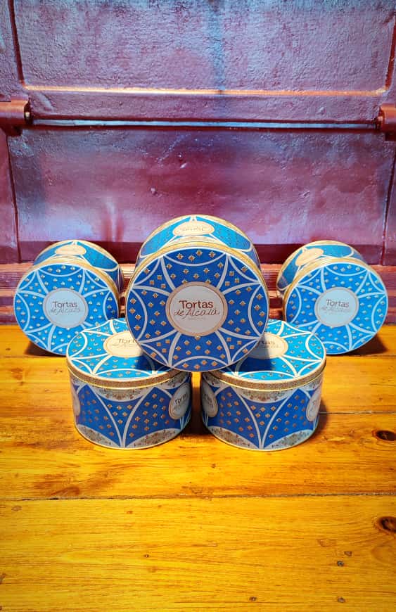 turismoguadaira's tweet photo. 🆕 Nueva lata de Tortas de Alcalá

🎨 Esta octava edición de coleccionista está inspirada en la decoración pictórica del ábside de la iglesia de Santa María del Águila, seña de identidad de nuestra ciudad.

#Gastronomía #Tradición #TortasDeAlcalá #VirgenDelÁguila https://t.co/CT9PUXsun4
