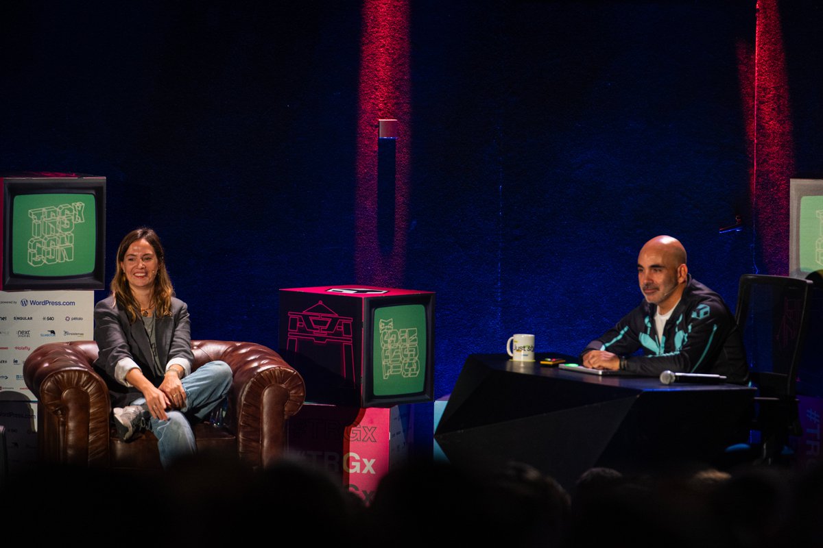 AndresGarciaM's tweet photo. @david_bonilla @tarugoconf @aitorciki @stripe Cómo montar tu propio banco online por Paloma Barreiro, Head of Digital Product de B100 @pombita @SomosB100 @tarugoconf #TRGx https://t.co/UoSWNmoyno