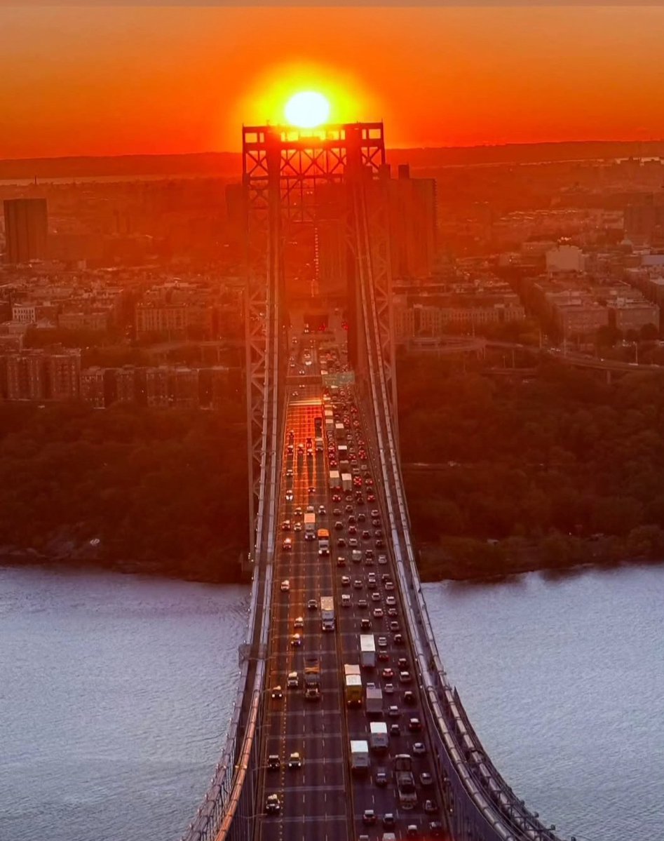 Happy Friday X friends!!! 

My friend who is a bridge painter, took this photo of the George Washington bridge yesterday, Isn't it beautiful? 

Have a great day everyone!!