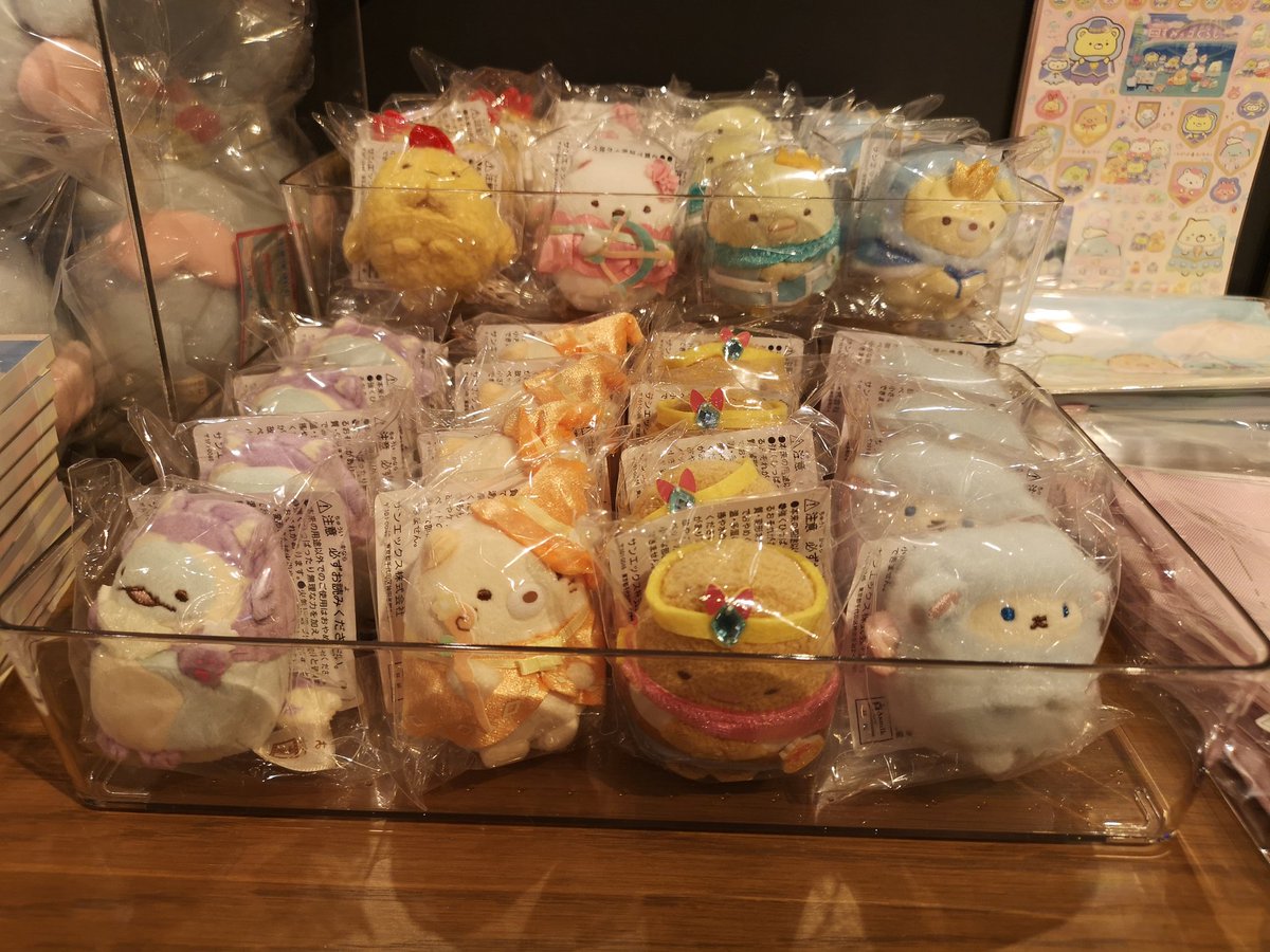 TSUTAYAkakita's tweet image. #すみっコぐらしブックフェア 開催中！
10/31公開「映画すみっコぐらし　空の王国とふたりのコ」のグッズに加え、ブックフェア限定のぬいぐるみも発売です♪

数量限定なので、お目当てのすみっコはお早めにお求めください＊

#ツタヤサントムーン柿田川