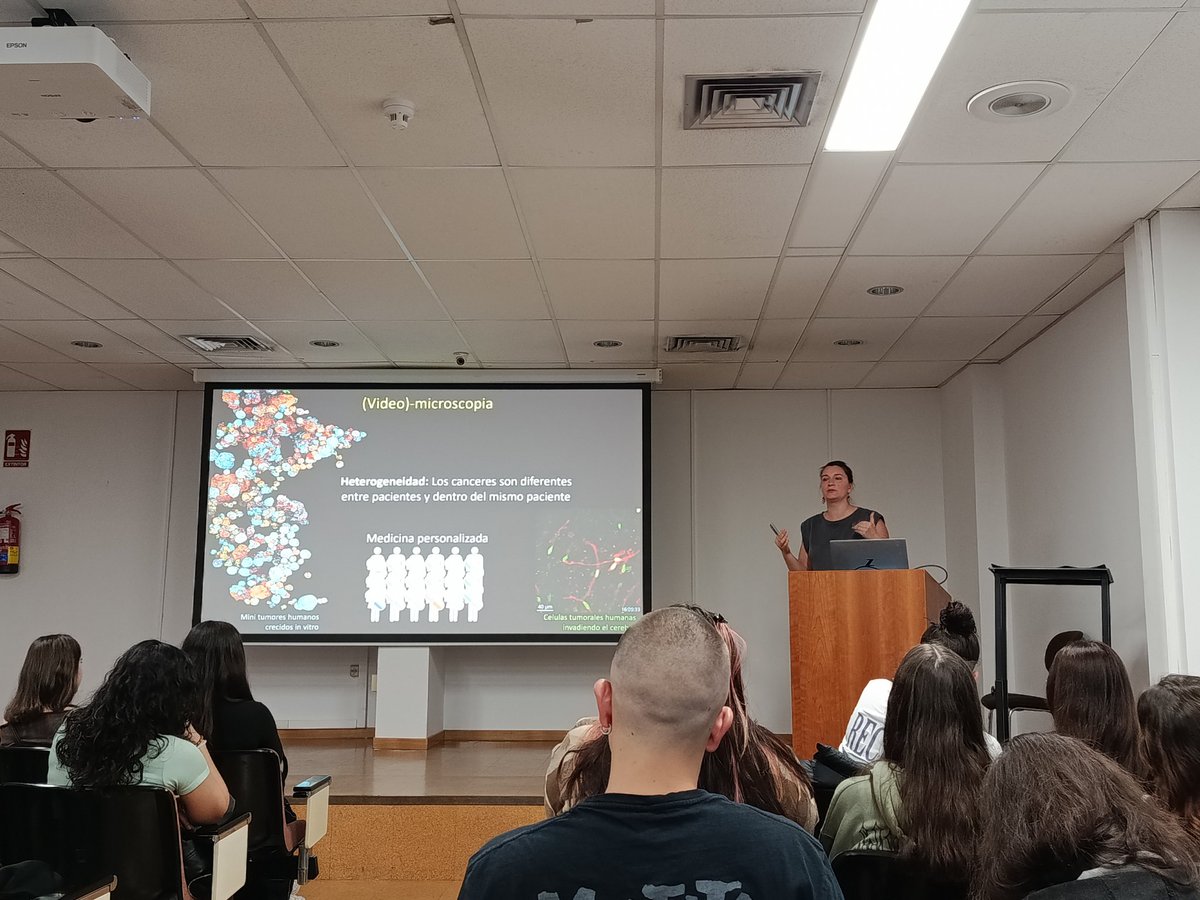 SEMOC_IIBM's tweet image. 📚Hoy los alumnos de FP de Anatomía Patologíca, IES Rosa Chacel han aprendido mucho con Bárbara @SEMOC_IIBM y María Alieva @imaigenelab acerca de #imageprocessing Y también han conocido gracias a Sonia Gómez el servicio de #histologia del @IIBmCSICUAM
Gracias chic@s por venir!👏🏻