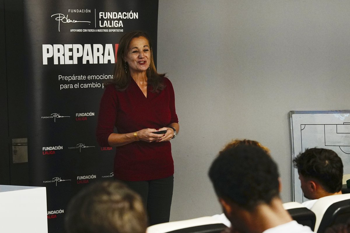 🧠 'PREPARADOS', el proyecto de <a href="/FundacionLaLiga/">FUNDACIÓN LALIGA</a> y <a href="/fundblanca/">fundblanca</a>, celebró un nuevo taller con el <a href="/GranadaCF/">Granada CF ❤️⚪️</a>.

💬 Ayuda a gestionar la transición emocional y personal tras la retirada.

⚽️ Contaron con la presencia del exfutbolista <a href="/ZGurrutxaga/">Zuhaitz Gurrutxaga</a>.