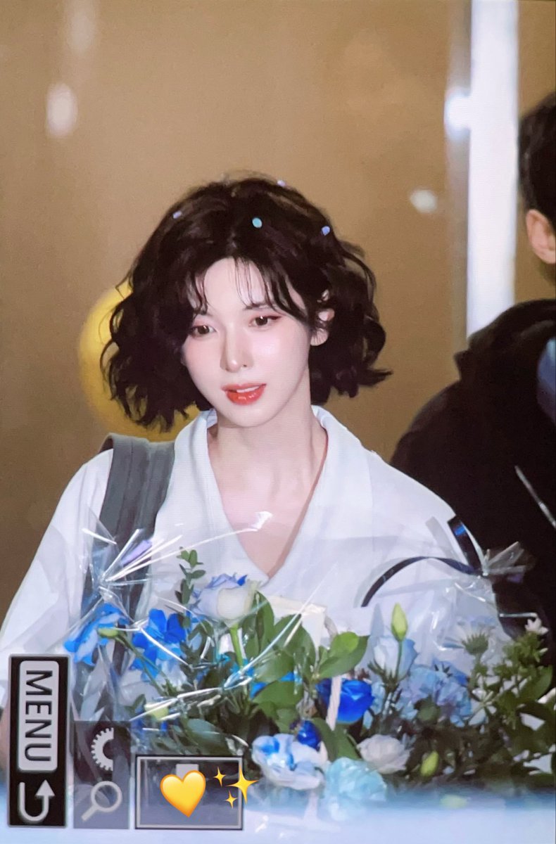 251024 뮤뱅 퇴근 pre
🩵❄️🎉 
#BAE #NMIXX #배진솔 
#배이 #엔믹스 #배블왔솔