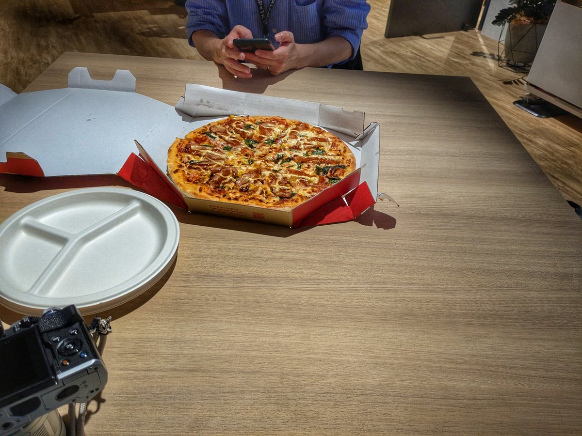 fku_mnk's tweet image. 開幕からピザが出る海外スタイルだ！！
※まだ開会前ですw #phpxtky