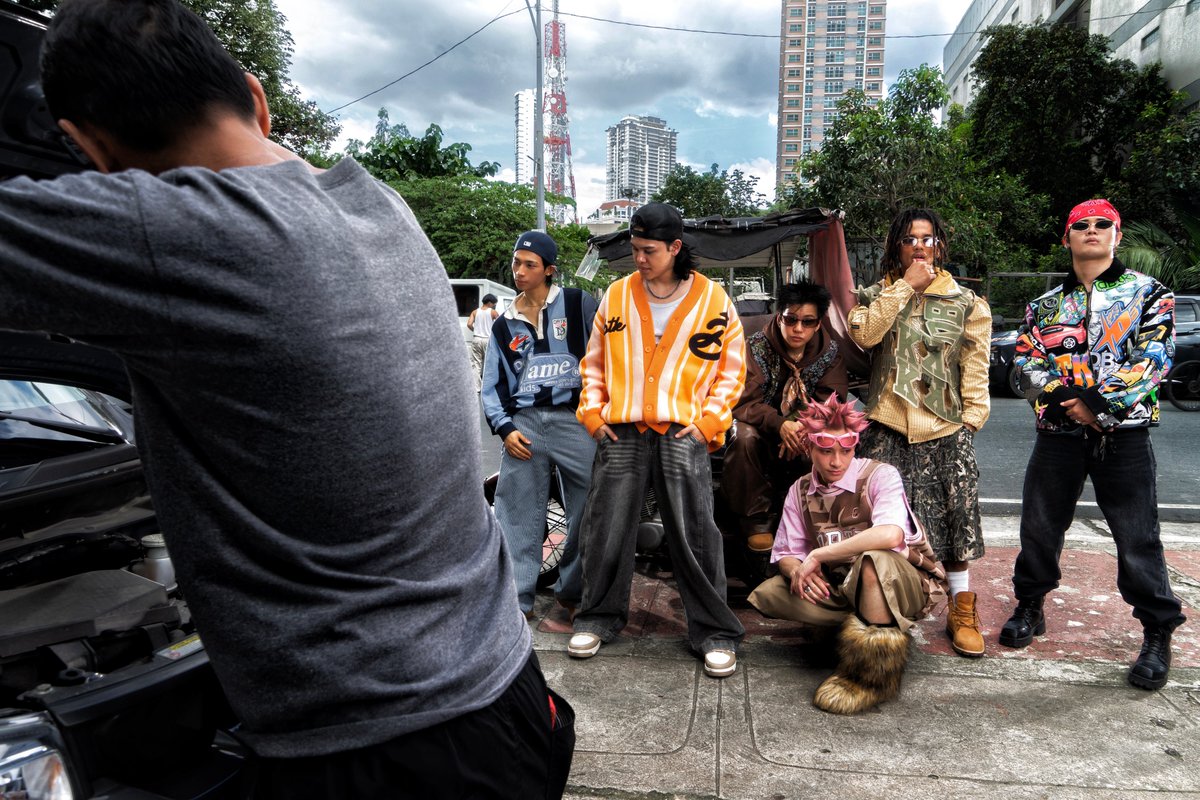 Official_ALAMAT's tweet image. ‘LuzViMinda’
Group Concept
Photo Set 1
Executive Producer: ALAMAT
Creative Director and Over-All Production Head: Jao Canlas
Photography & Visual Director: Lee Morale
Production Assistant: Rai Manalocon
BTS Shooter: Sych Ancheta, Jai Clotario
Stylist: Jao Canlas assisted by…