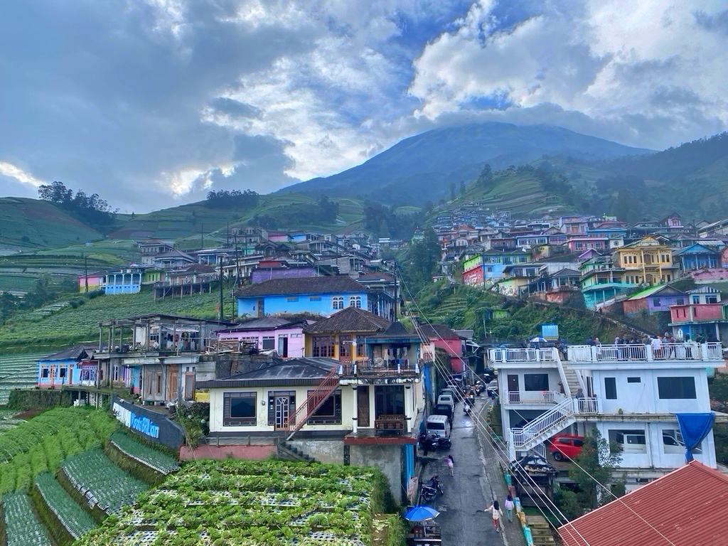 JogjaExplore's tweet image. Hidden on the eastern slopes of Mount Sumbing, in Butuh Hamlet, Temanggung Village, Kaliangkrik, Magelang Regency. Nepal Van Java has become a viral and captivating tourist destination. Admin
Link site: jogjaexplore-tours.com/nepal-van-java
#nepalvanjava #kaliangkrik #magelang #sumbing