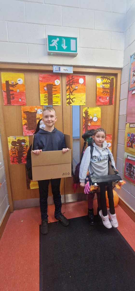 Congratulations to our Hallowe'en Costumes winners in Silvermines NS. Our students council raised 90 euro for the Alzheimers Association and the winning costumes were created by Oisin and Saoirse. Well done everybody 👏 🧙‍♀️👻🧙‍♀️👻🧙‍♀️🎃🎃 <a href="/alzheimerssoc/">Alzheimer's Society</a>