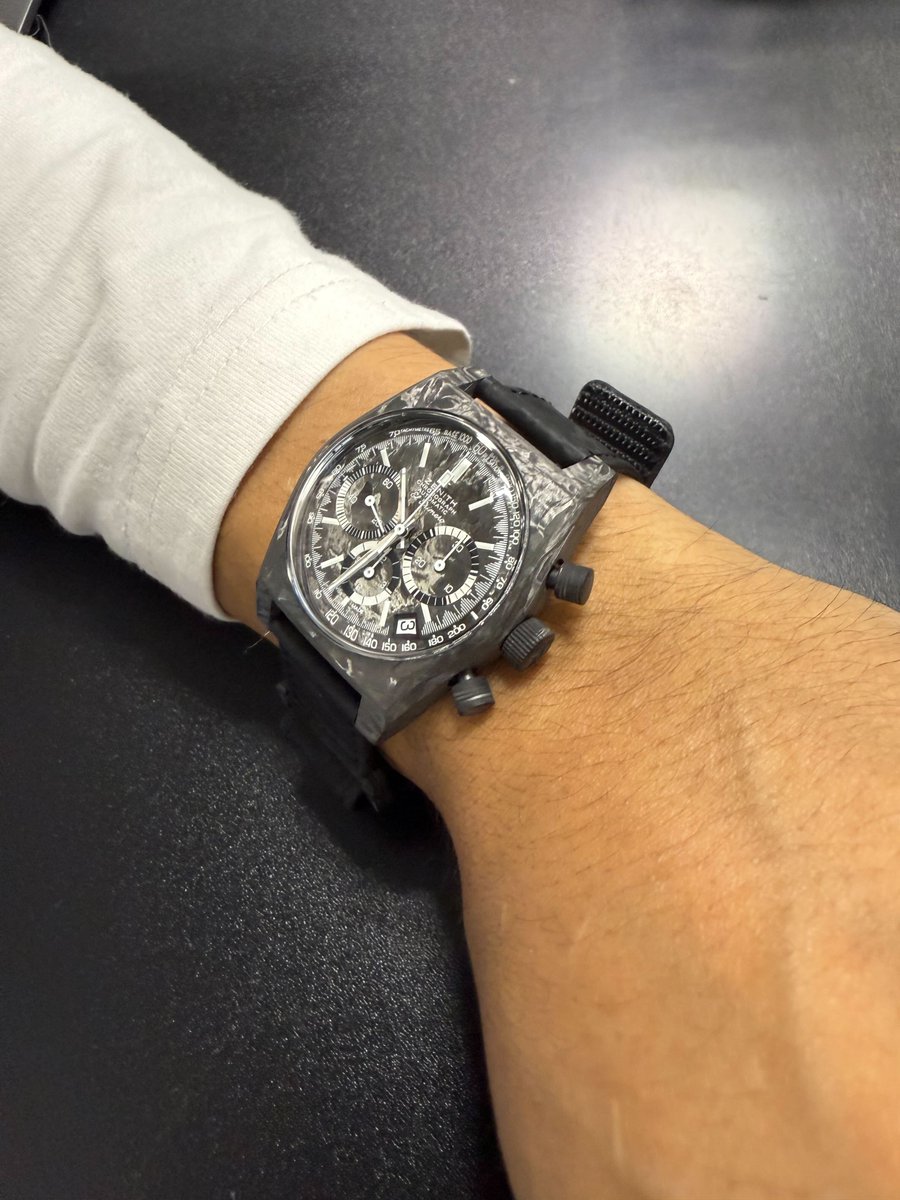 ゼニスのカーボンコンポジット製モデルです！ クロノマスター