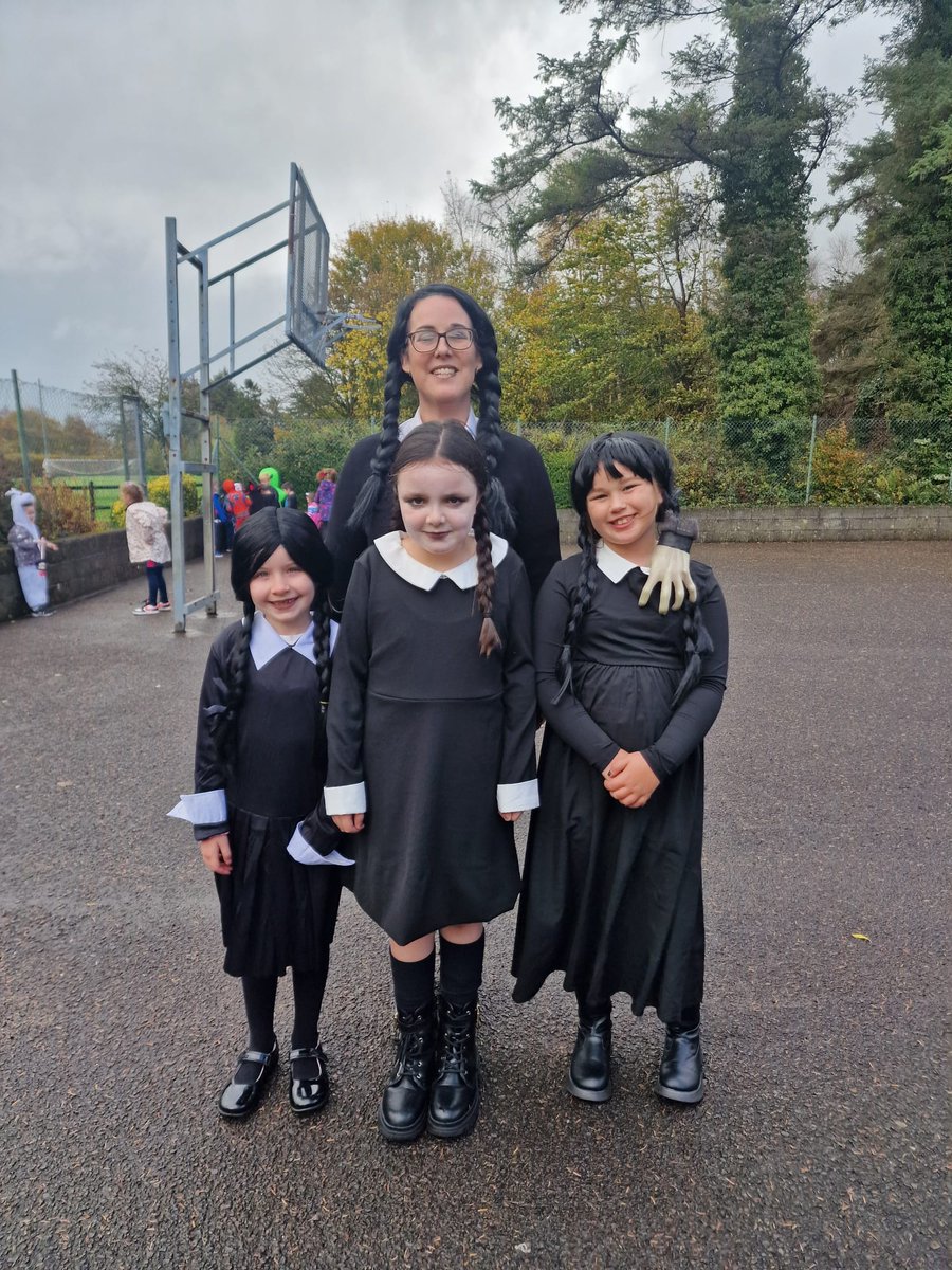 Fantastic Wednesday costumes in Silvermines NS this morning 👻🎃🧙‍♀️... Well done to Ms. Sutton and all the 'Wednesdays' ..... 🎃👻🧙‍♀️🎃👻🎃🧙‍♀️