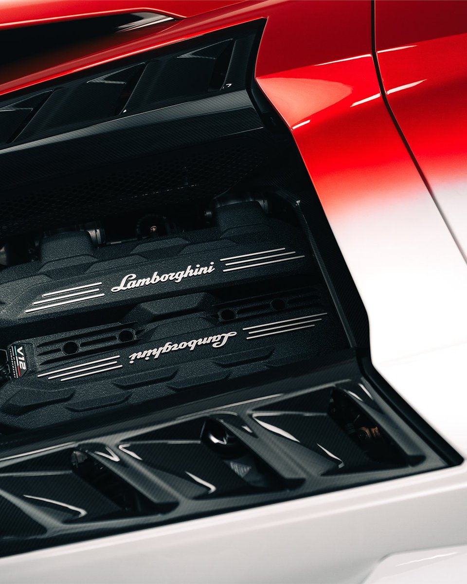 Lamborghini's tweet photo. Lamborghini Revuelto Ad Personam ANIMAE has landed at Lamborghini Day Japan. 🇯🇵
A 1-of-1 statement of color and soul: Bianco Asopo flows into Rosso Khonsu, echoing Japan’s spirit of celebration.
V12 HPEV performance, #AdPersonam perfection.

#Lamborghini #Revuelto #FromNowOn https://t.co/V6Bk6cdHs4