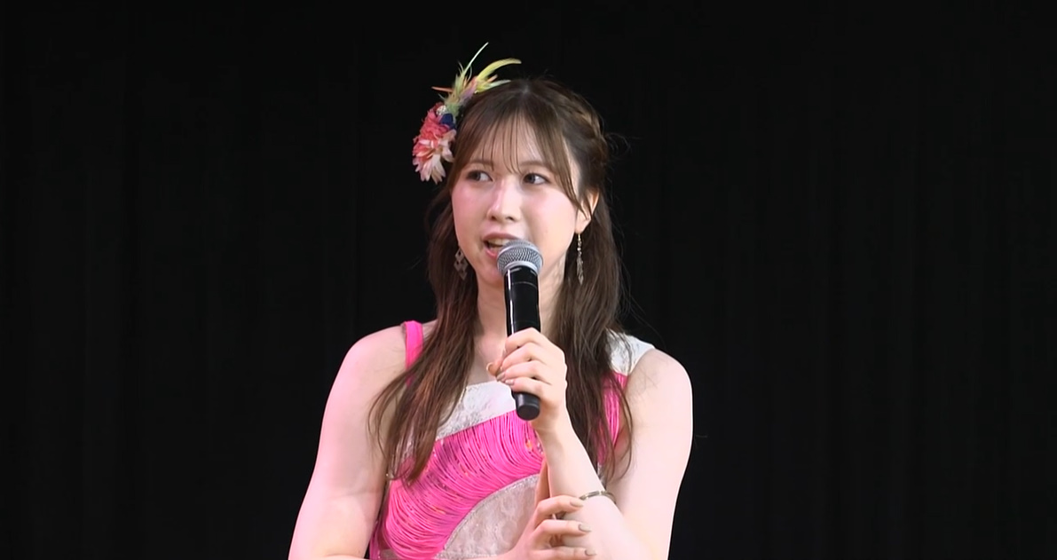 nagekinohina's tweet image. Introduction MC Q: What habit are you tryng to change?
Serika: I'm trying to stop going to Starbucks every day. 😔

Mid-stage MC Q: What are you looking forward to this winter?
Serika: I'm looking forward to Starbucks new menu! ☺️