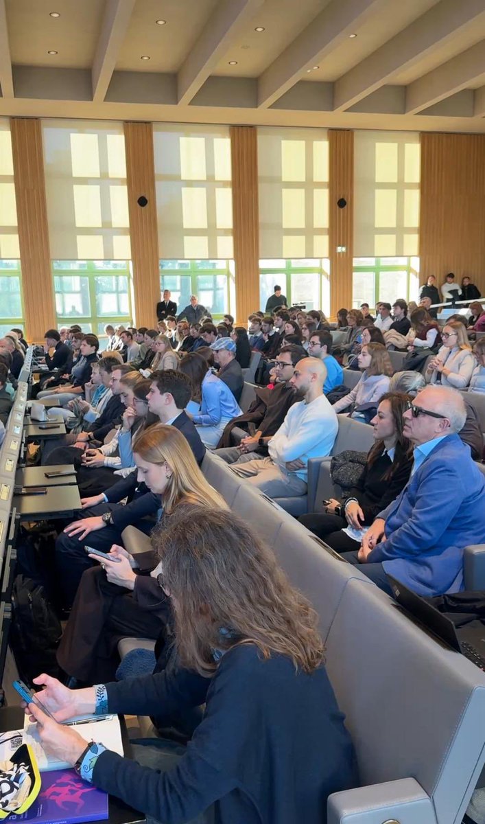 Benvenuta  a Milano <a href="/EP_President/">Roberta Metsola</a> <a href="/RobertaMetsola/">Roberta Metsola</a>.
Verso #MilanoCortina2026, alla <a href="/Bocconi/">Universita Bocconi</a> focus su crescita, inclusione e futuro 🇪🇺.
Nel pomeriggio, incontro con rappresentanti di imprese, mondo agricolo e settore finanziario su semplificazione e competitività.
<a href="/Europarl_IT/">Parlamento europeo</a>