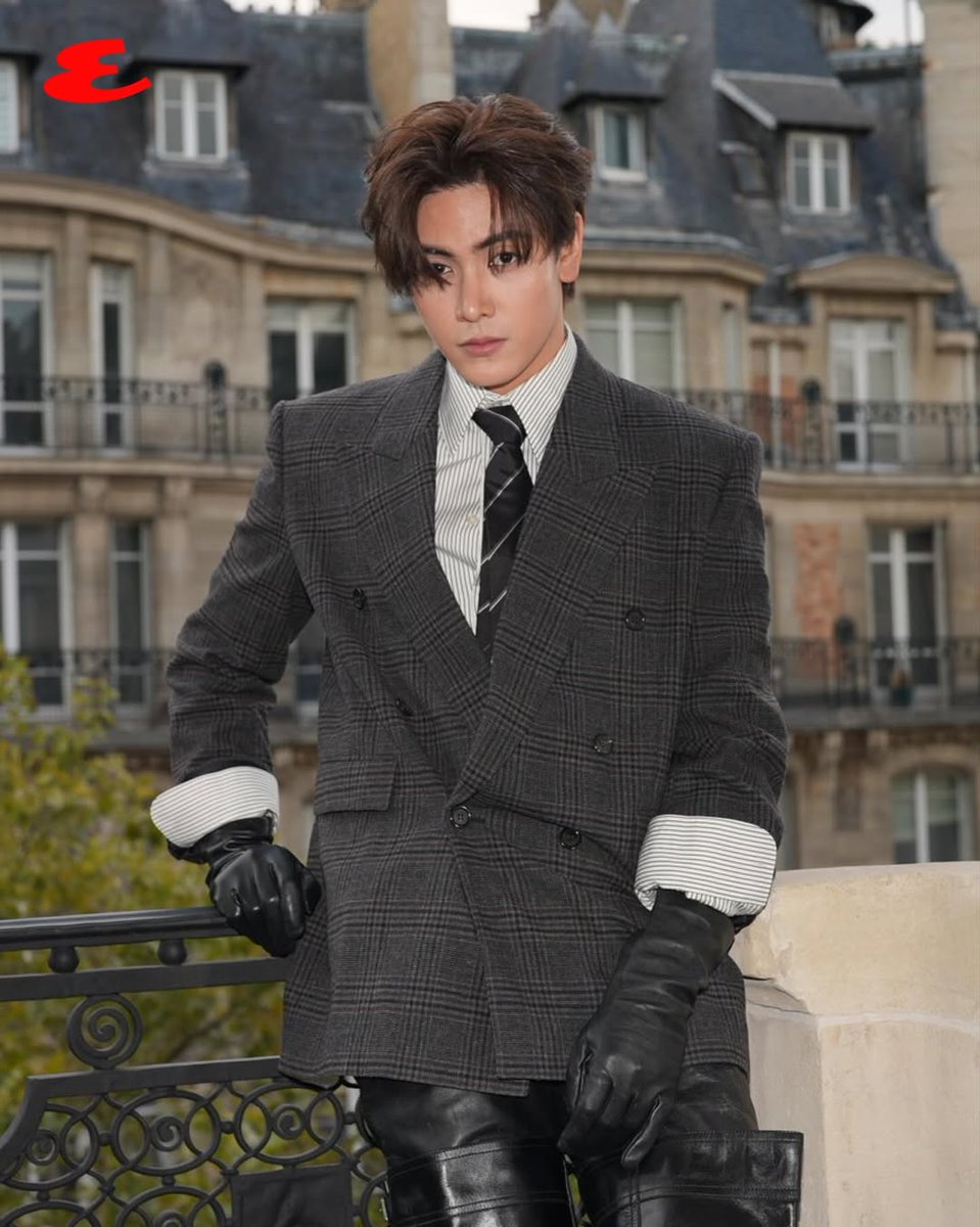 JoongOfficialTH's tweet image. [ #EsquireINTERVIEW ] จุง อาเชน กับบทสนทนาว่าด้วยสไตล์และจิตวิญญาณของ Saint Laurent ในโชว์คอลเล็กชั่น Women’s Summer 2026

📌 shorturl.asia/a8esW

@ChenRcj #จุงอาเชน #JoongArchen