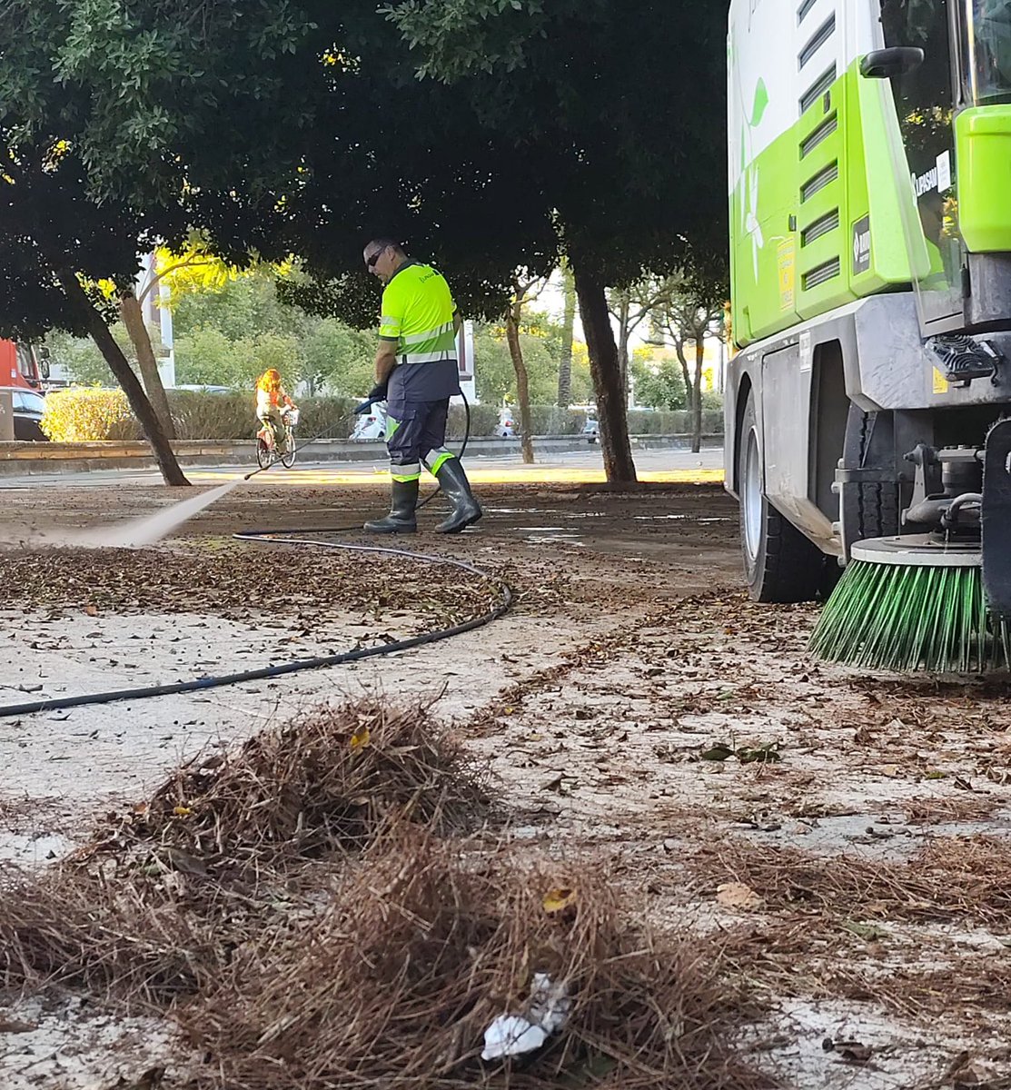 Así va nuestro #viernes 
<a href="/Ayto_Sevilla/">Ayuntamiento de Sevilla</a> <a href="/eveliarincon/">Evelia Rincón</a> 

📍Concejal Jiménez Becerril 
<a href="/DtoMacarena/">Distrito Macarena (Sevilla)</a>