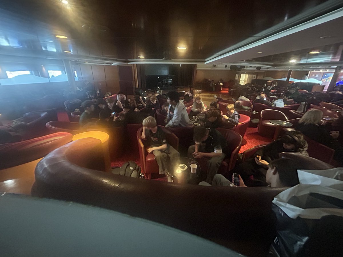 There has been a delay with disembarkation at Hull. This is due to the boats safety precautions following storm Benjamin. 
We will keep all parents up to date with our eta at school today. 🟢🔴⚫️🏉