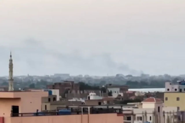intl_source's tweet image. #Khartoum #conflict #Sudan
Drones strike Khartoum again, escalating a conflict that shows no sign of easing—and the city's fate hangs in the balance.
intlsource.net/en/public/arti…