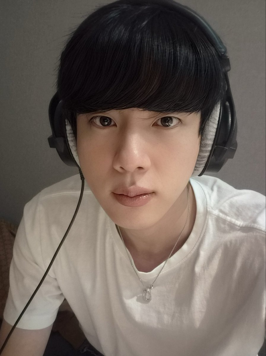 [🌟 WEVERSE]

#Jin shared a selca on Weverse..!