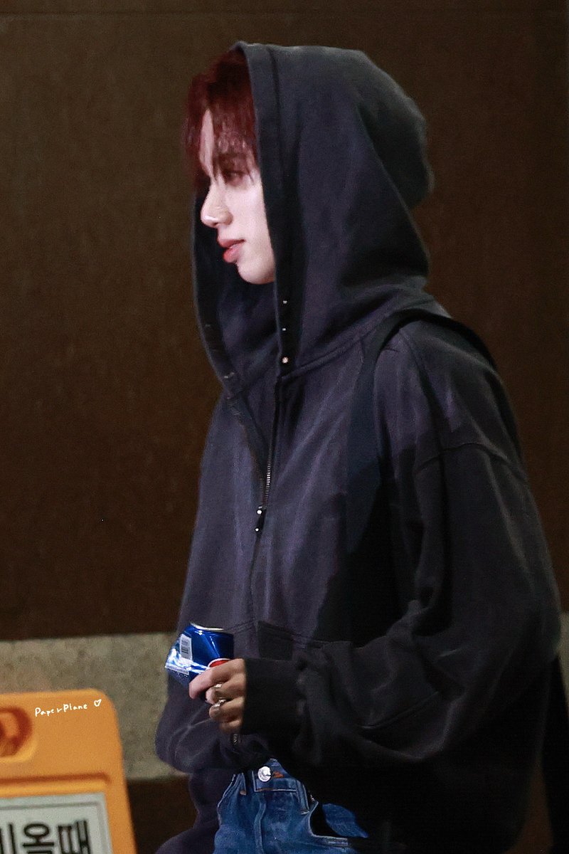 PaperPlane_HJ's tweet photo. PREVIEW｜251024 뮤직뱅크 퇴근

🧢🥤

#해리준 #HARRY_JUNE #한해리준 #HANHARRYJUNE
#다크비 #DKB #Emotion #Irony https://t.co/mS9F0DNGDQ