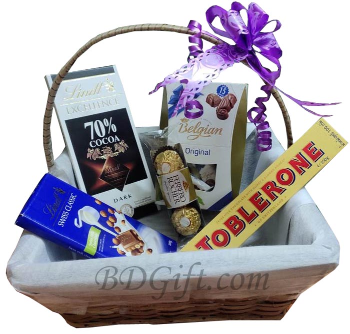 BDGift1's tweet image. 🍫💝 Surprise your loved one in Bangladesh with a luxurious Imported Assorted Chocolate Basket! 
🌐 Order now: bdgift.com/products/11471…
#ImportedChocolates #ChocolateBasket #bdgift #GiftToBangladesh #SendLove #SweetSurprise #ChocolateLovers
