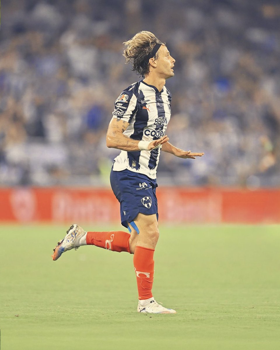 Globalgoalteam's tweet photo. 🛠️ Trabajo. Esfuerzo. Humildad. Sacrificio. Constancia. Carácter. Orgullo. Fortaleza.

Y otra vez. En bucle. 🔁 

#AdamArvelo #JuanLarios
#MateoFlores #SergioCanales 
#GlobalGoal https://t.co/pOC9Booqfh