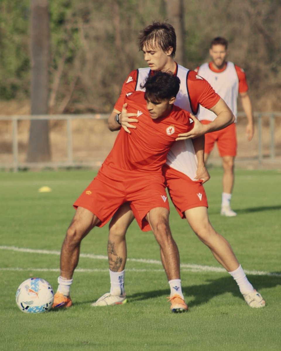 Globalgoalteam's tweet photo. 🛠️ Trabajo. Esfuerzo. Humildad. Sacrificio. Constancia. Carácter. Orgullo. Fortaleza.

Y otra vez. En bucle. 🔁 

#AdamArvelo #JuanLarios
#MateoFlores #SergioCanales 
#GlobalGoal https://t.co/pOC9Booqfh