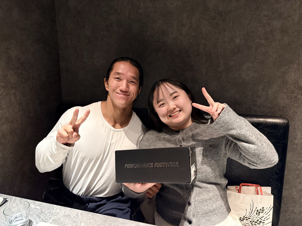 ayuto_fitness's tweet photo. まりちゃんにアヴァ3.0をプレゼントした🎁
留年くんの人外トレーニングを補助するにはフワフワな靴は危険と判断し、正真正銘の安全靴を👟

俺も今同じアヴァ履いてるけどとにかくストレスがなくてマジで心地いい。笑
どのトレーニーにも刺さるのでチェックしてね✅
https://t.co/AVBEHu9J31 https://t.co/Mpk45zk8H9