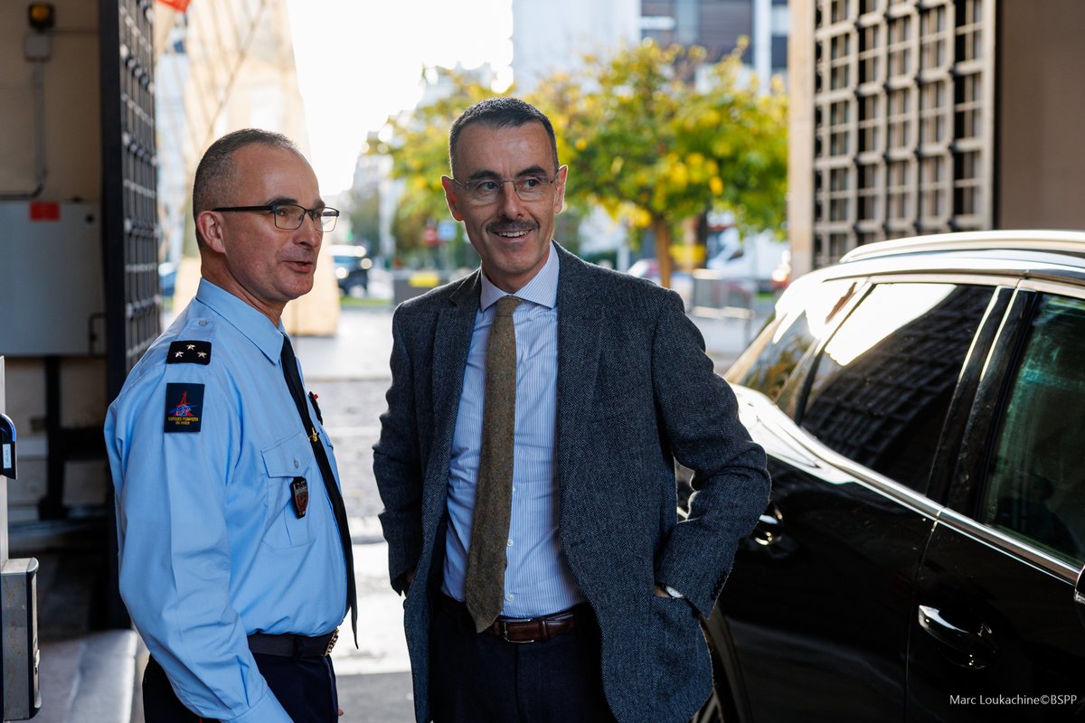 PompiersParis's tweet image. Ce matin, Monsieur Christophe Mauriet, secrétaire général pour l’administration du ministère des Armées, a été accueilli au quartier général de Champerret.

Cette visite a été l’occasion de présenter la Brigade de sapeurs-pompiers de Paris, son organisation, ses missions et les…