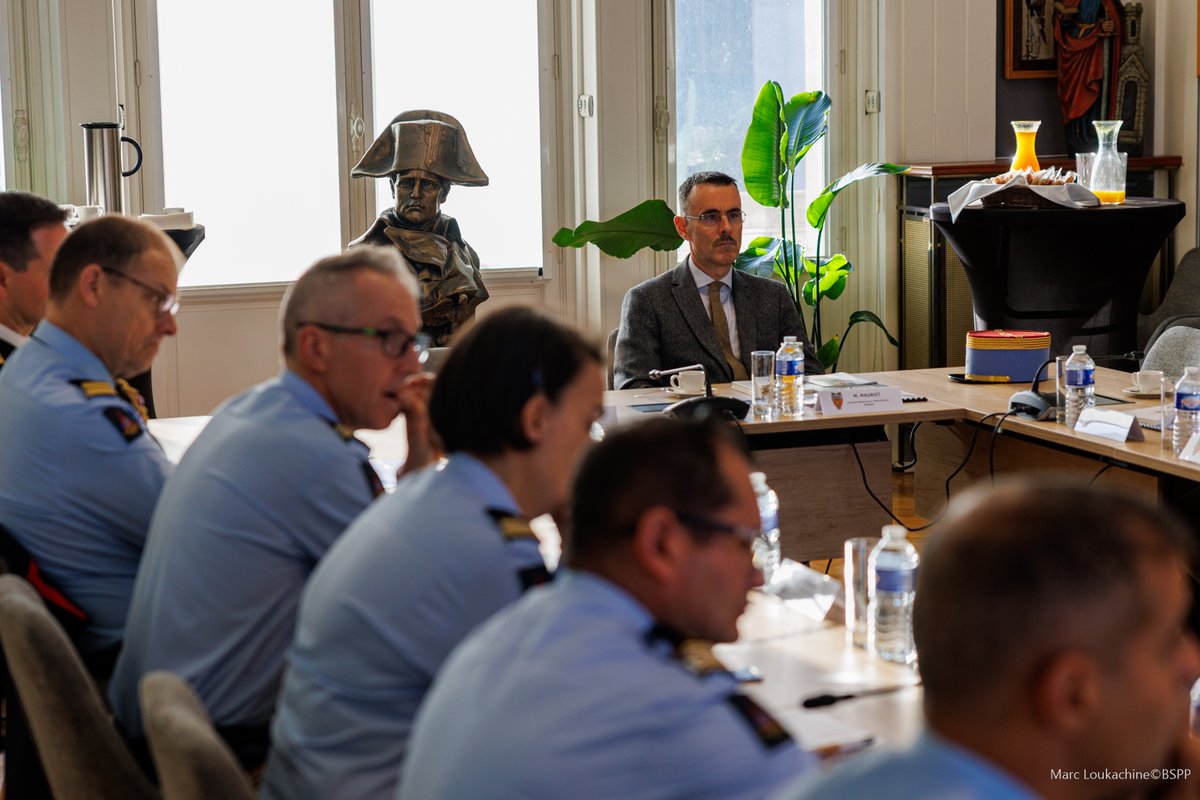 PompiersParis's tweet image. Ce matin, Monsieur Christophe Mauriet, secrétaire général pour l’administration du ministère des Armées, a été accueilli au quartier général de Champerret.

Cette visite a été l’occasion de présenter la Brigade de sapeurs-pompiers de Paris, son organisation, ses missions et les…