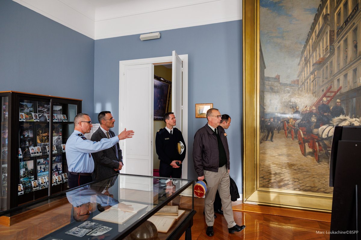 PompiersParis's tweet image. Ce matin, Monsieur Christophe Mauriet, secrétaire général pour l’administration du ministère des Armées, a été accueilli au quartier général de Champerret.

Cette visite a été l’occasion de présenter la Brigade de sapeurs-pompiers de Paris, son organisation, ses missions et les…