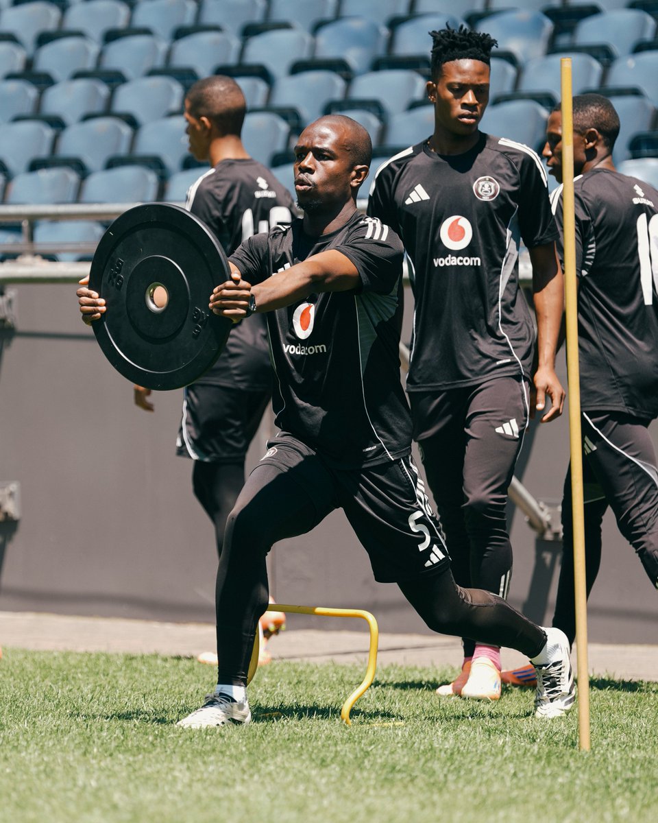 Final session before we go again 💪🏾

⚫⚪🔴⭐
#OrlandoPirates
#OnceAlways