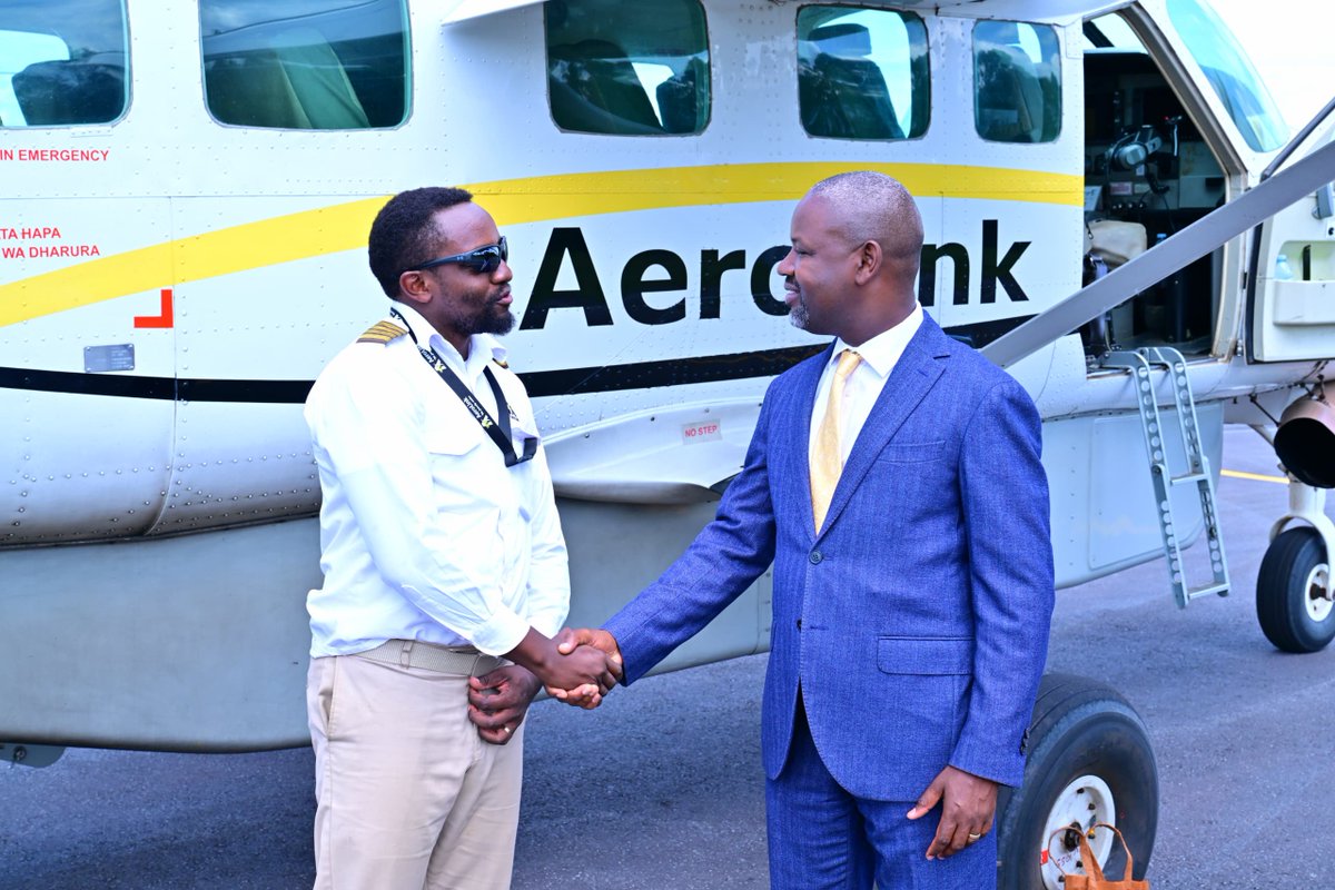 AerolinkUganda's tweet image. Premium service meets trusted leadership.
An absolute honour to welcome the Deputy Speaker of Parliament, Hon. Thomas Tayebwa, on board AeroLink Uganda. Shout out to Captain Obbo &amp;amp; FO Victor, who ensured a premium and seamless journey. ✈️
#AeroLinkUganda #FlyAeroLink #VisitUganda