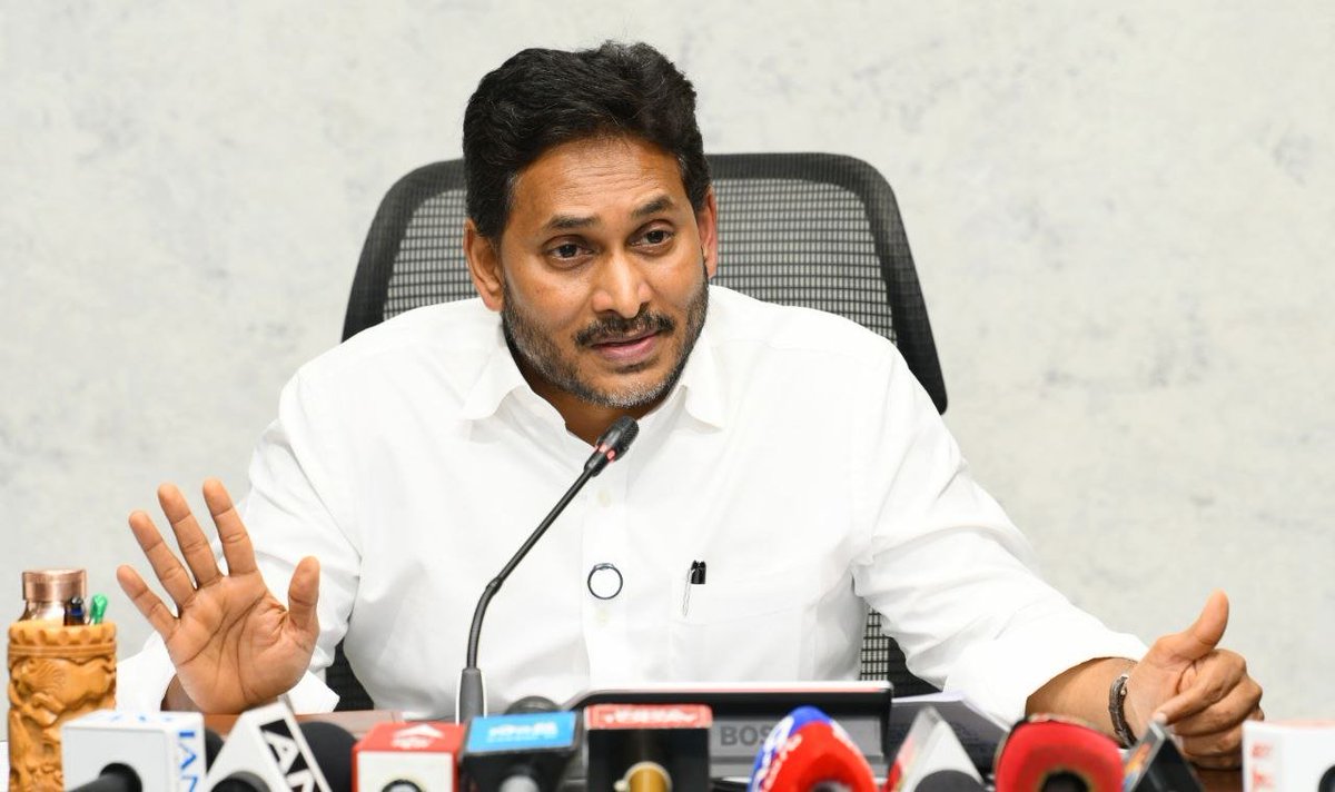 Amaravati PK FC ™ (@amaravatipkfc) on Twitter photo Data ki Mind apply chesthe adhi Data AI intelligence avuthundi 
       ~ <a href="/ysjagan/">YS Jagan Mohan Reddy</a>  💛 Data ki Mind apply chesthe adhi Data AI intelligence avuthundi 
       ~ <a href="/ysjagan/">YS Jagan Mohan Reddy</a>  💛