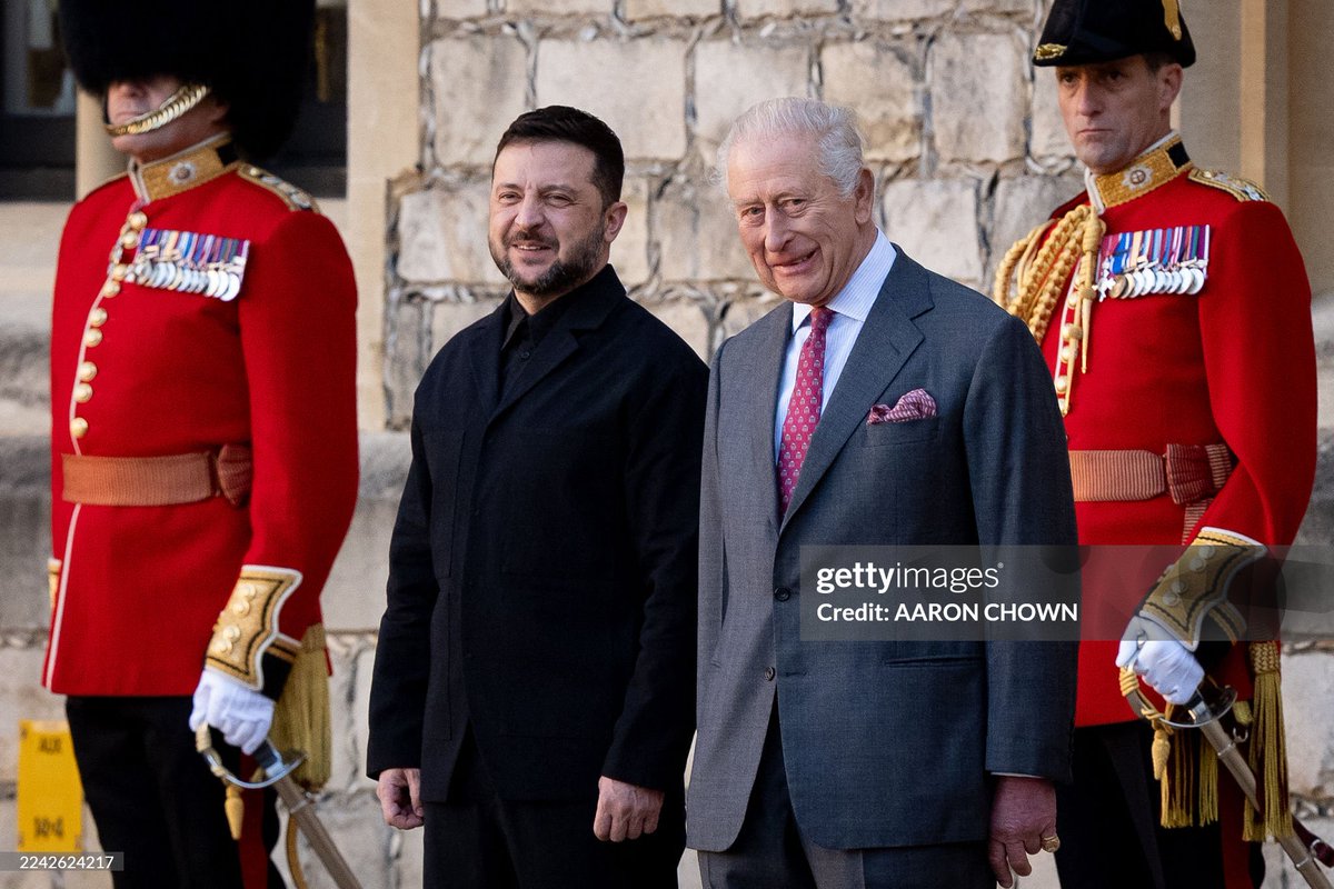 Imperial Material โ (@royalistinusa) on Twitter photo ๐ฌ๐ง ๐บ๐ฆ His Majesty King Charles III received the President of Ukraine, H.E. Volodymyr Zelenskyy, in Audience at Windsor Castle this morning.
A Cermonial Welcome with a Guard of Honour, of the 1st Battalion Grenadier Guards, as well as a Royal Salute, the President joined The King ๐ฌ๐ง ๐บ๐ฆ His Majesty King Charles III received the President of Ukraine, H.E. Volodymyr Zelenskyy, in Audience at Windsor Castle this morning.
A Cermonial Welcome with a Guard of Honour, of the 1st Battalion Grenadier Guards, as well as a Royal Salute, the President joined The King