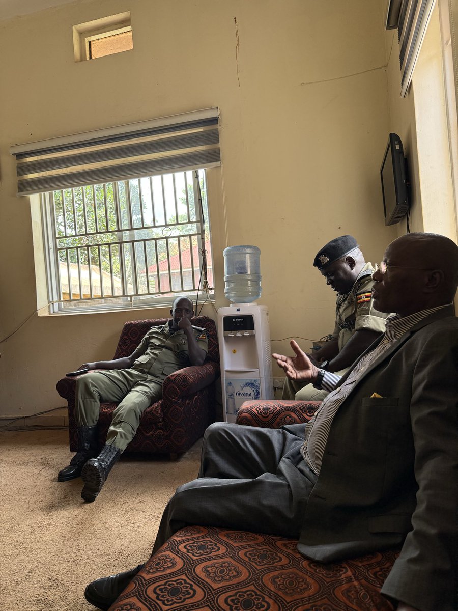 AKasingye's tweet photo. While in Jinja to establish a Regional Office for @TayariSecurity, I met my former colleagues to brief them about the strides our company has made towards improving the private security terrain in the country. They’re our supervisors. Jinja, here we come. @PoliceUg https://t.co/dMGBJK4ImP