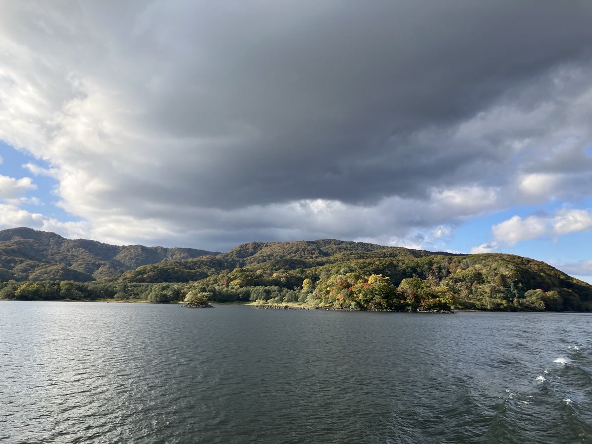桧原湖
磐梯山は裏から見た方が迫力あるですね✨