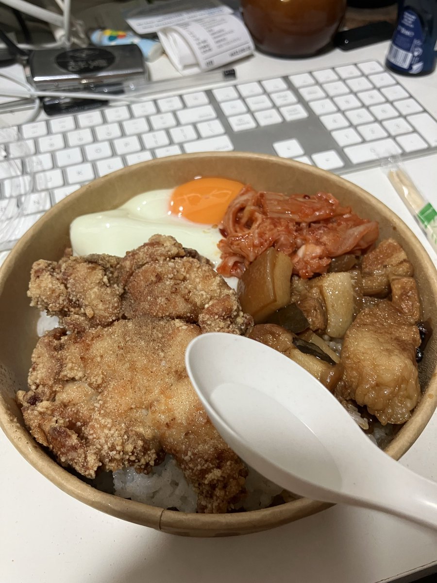 想介紹下呢間長沙灣小店，佢啲炸物惹味到令我返唔到轉頭，仲要抵過老麥。

同埋佢哋有降解匙𡙡，唔洗俾紙匙羮折磨！
雖然感覺好似有大陸feel（定台灣feel?）但佢哋手寫的繁體中文係正常嘅～