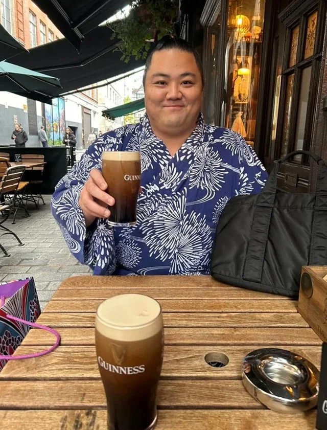 PintsO_Guinness's tweet photo. @historyinmemes Look at his face he's so happy. Only Guinness does this... https://t.co/clQ4nLHIT5
