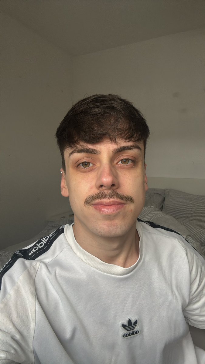 Having an ugly day today. The reality of hitting 30 and notice your looks changing &amp; also I cannot take a selfie to save my life 👴🏻