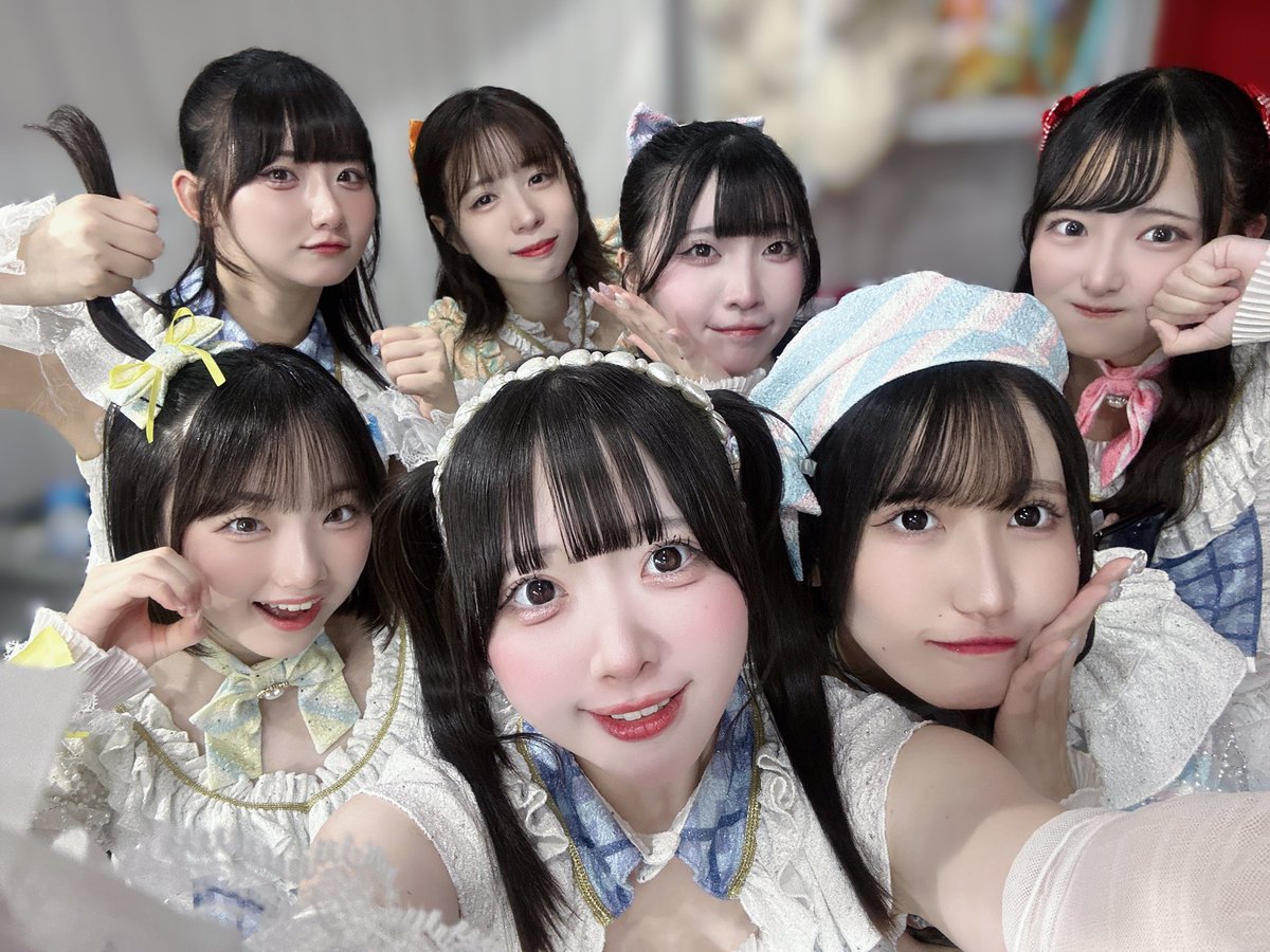 ⌒⌒⌒⌒⌒⌒⌒⌒⌒⌒⌒⌒⌒⌒⌒⌒ 

『バズバズリサイタルmini vol.20』
@渋谷DESEOmini

早めの時間からありがとうございました🪅
今日から4日連続イベントです！

-セットリスト-
1. Sweet or Bitter
2. ねえ、好きだよ
3. お姫様恋愛論
4. すき色チャイム

︶︶︶︶︶︶︶︶︶︶︶︶︶︶︶︶