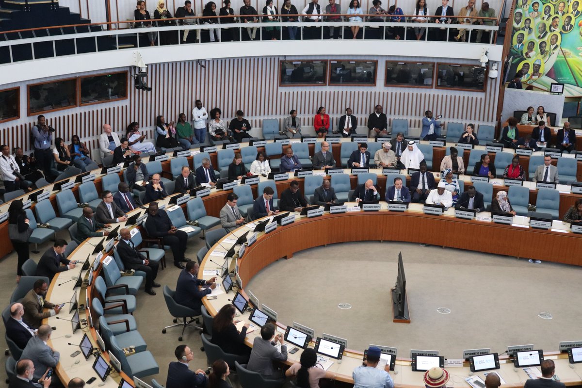 UNOAU_'s tweet image. 🌍 Today, @UNOAU_ joined the #UN family in #AddisAbaba to celebrate #UNDay, in collaboration with @UNEthiopia.
📸 More photos from the celebration are available here: flic.kr/s/aHBqjCynVk
#UnitedNationsDay #UN80