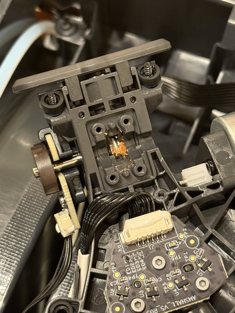 FoopingTech's tweet image. AMSが詰まって、てんやわんやしてます。
このフィラメントのせい。